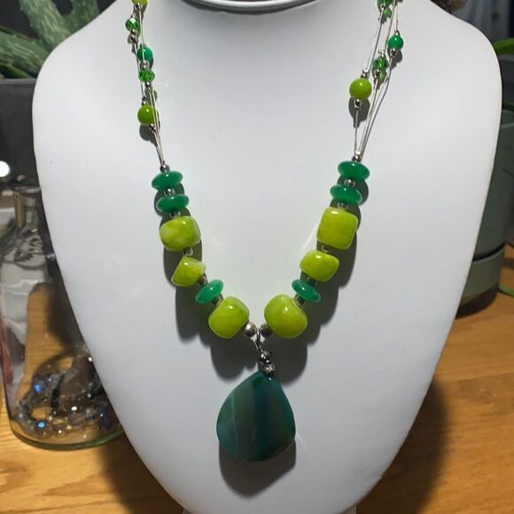 Natural Green Wire Necklace & Matching Natural Green Earrings with French Hooks - Picture 13 of 14